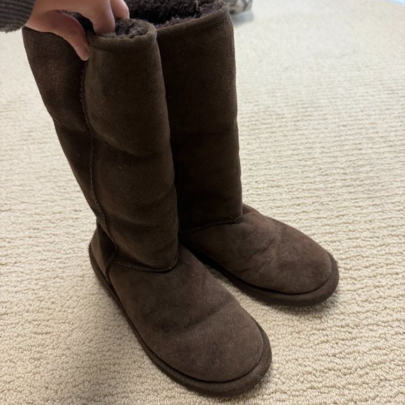 UGG Classic Short Boots - Picture 2 of 6